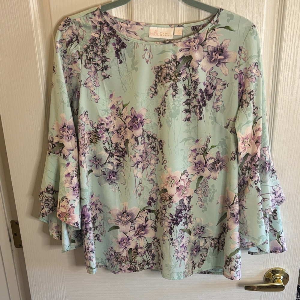 BELLE KIM GRAVEL | Floral top with flair sleeves, size small